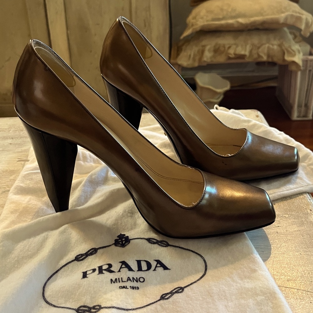 PRADA pump - gorgeous bronze collector’s pair!
